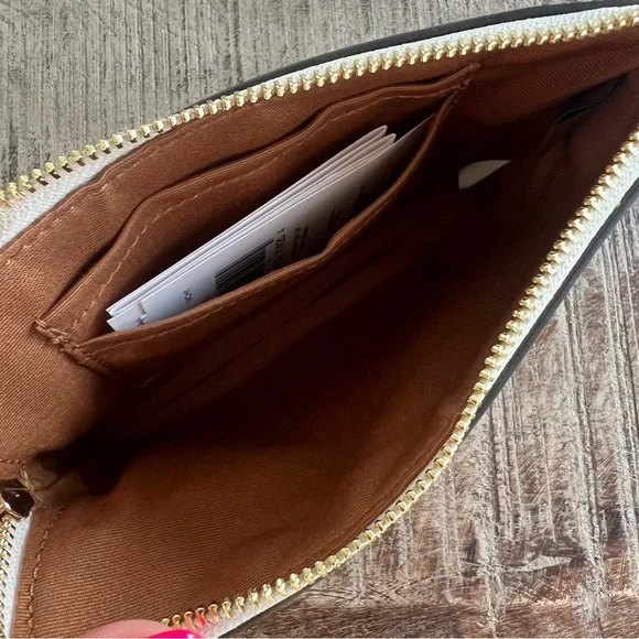 Coach White Wristlet NWT - Picture 4 of 5
